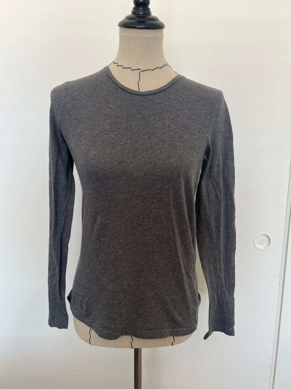 Everlane grey long sleeve t shirt